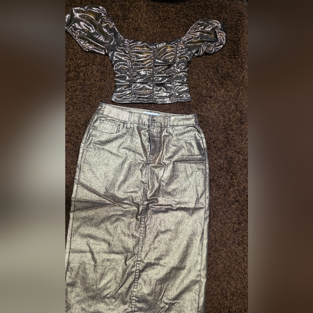 Elegant Metalic Gold Women's Skirt With Metalic Gold Top